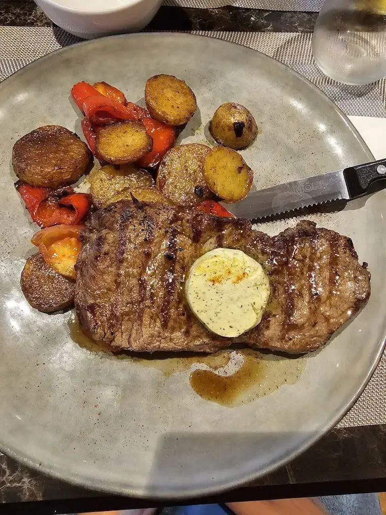 Kamyar Ba_Restaurant zum Paradies Büel_Feusisberg_avis