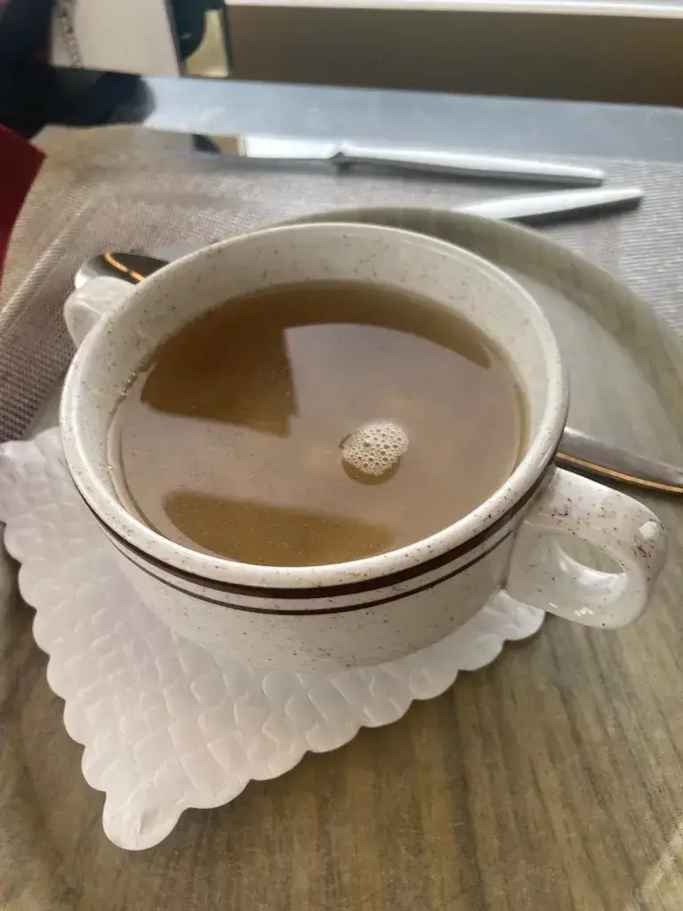 P. Lee_Restaurant zum Paradies Büel_Feusisberg_avis