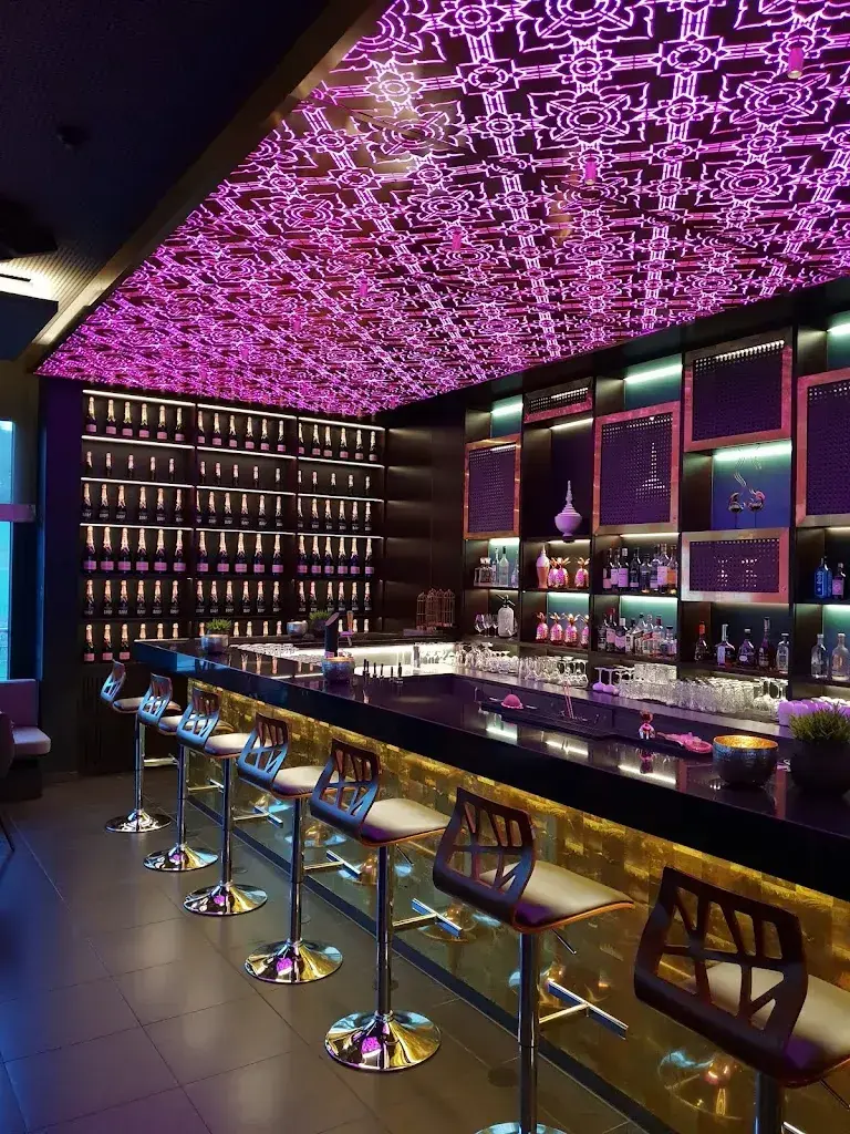 Tom Cassaert_Loy Fah_Feusisberg_review