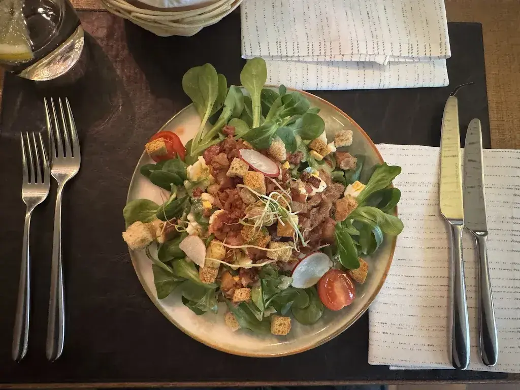 Mike Sebastian Lienhard_Gasthof Seefeld_Hurden_avis