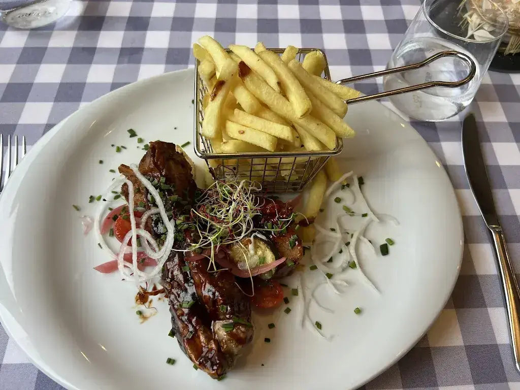 Andrew_Restaurant Platten_Gersau_avis