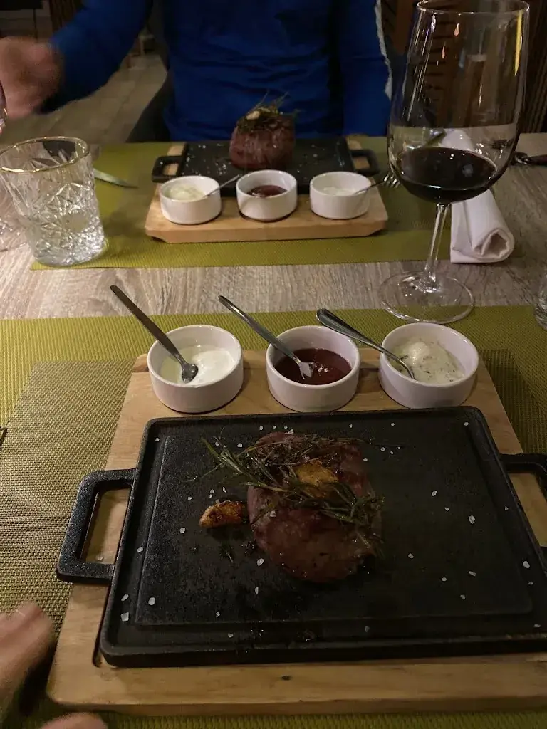 alexandra dedu_Steakhouse 400°c Dry Aged Beef Holzkohlegrill_Gersau_avis