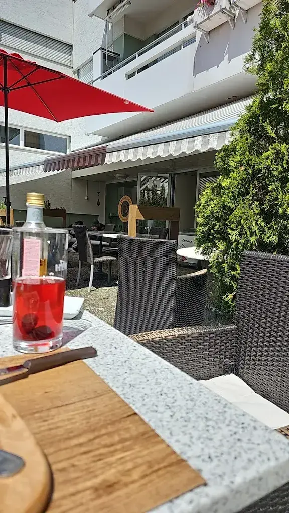 M W_Gusto & Co. Café Restaurant Tea Lounge_Bolligen_avis