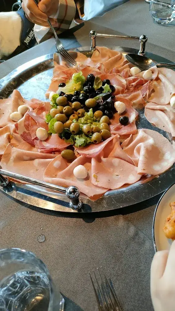 Menu_La Famiglia Bernapark_Stettlen_immagine_5