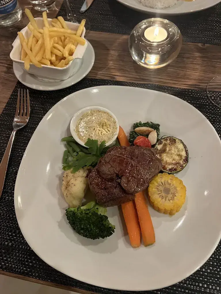 Janis Blöchliger_Pereiras Schwyzerhüsli_Siebnen_review