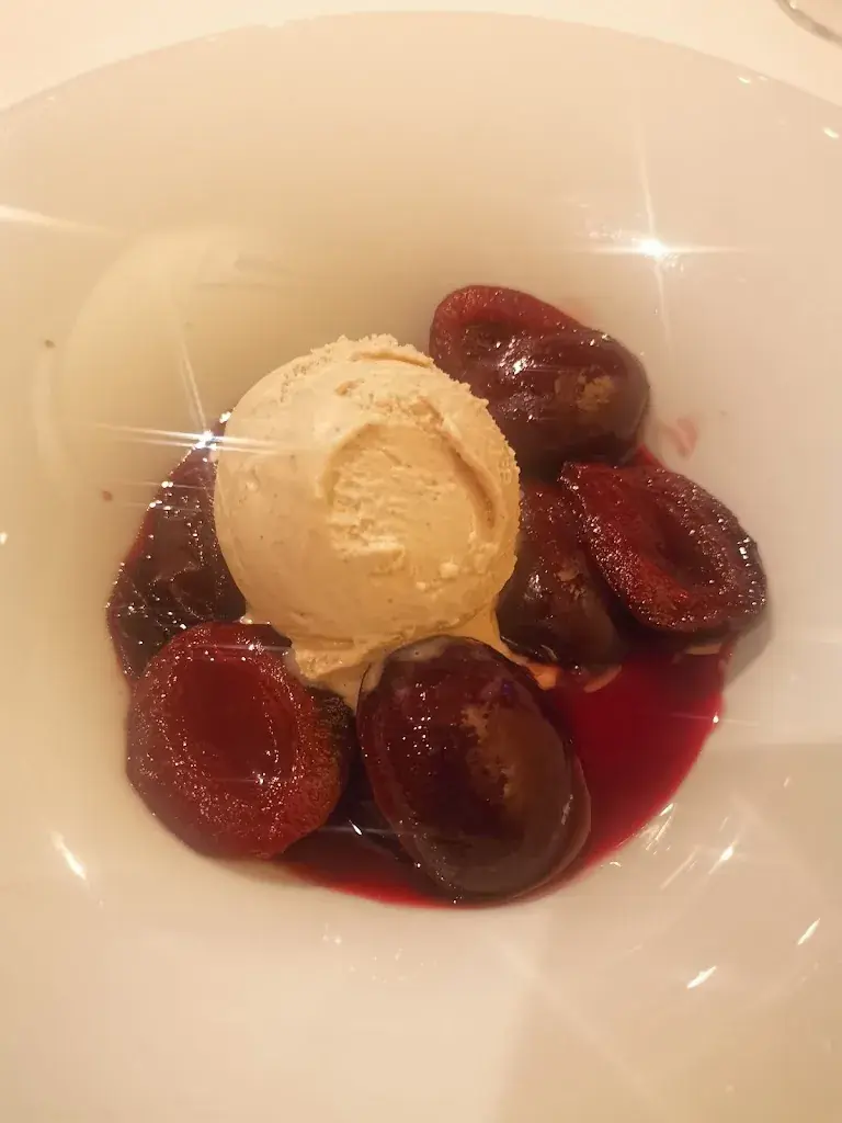 Evelyn Priscilla_Rössli_Lachen_review