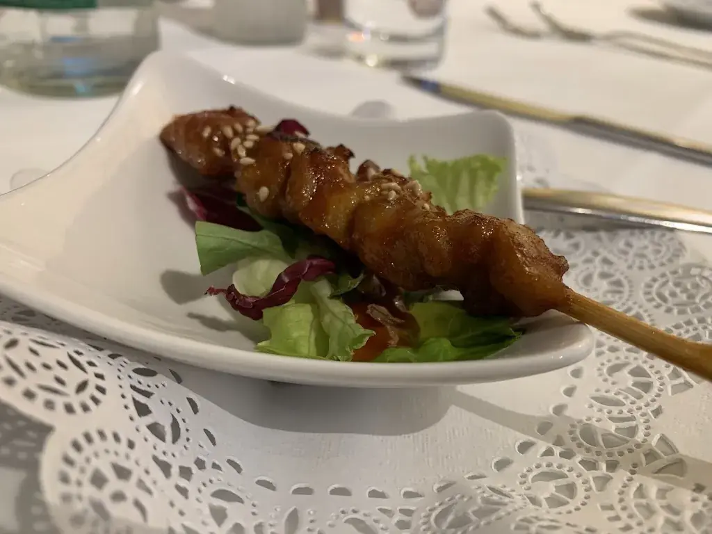 Ren Claver_Rössli_Lachen_review