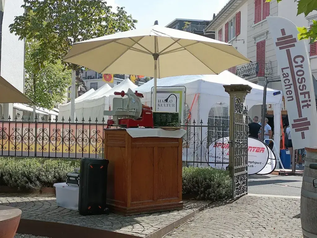 Jodelmann Peter_Katjas Schlösslichäller_Lachen_avis