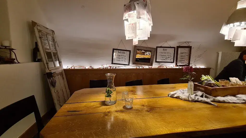 Alexander T. Stampfl_Katjas Schlösslichäller_Lachen_avis