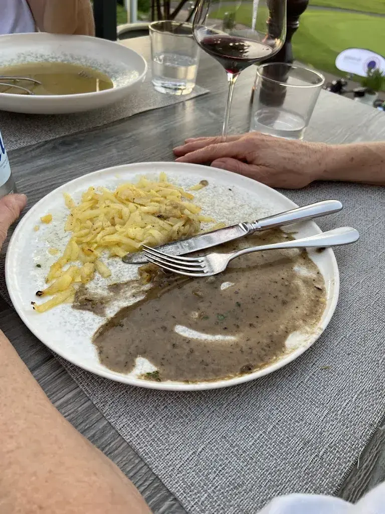 Hugo Helbling_Restaurant Golfpark Zürichsee – Öffentliches Restaurant. Terrasse. Bankett. Seminar_Wangen_review