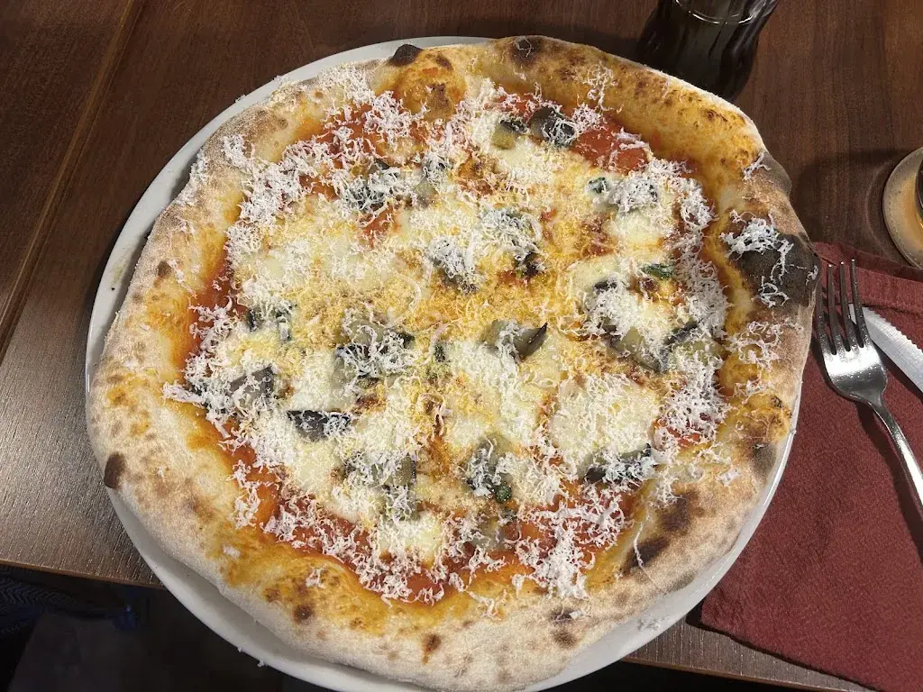 Gioele Cassibba_Caterina Bar Ristorante Pizzeria_Uznach_avis