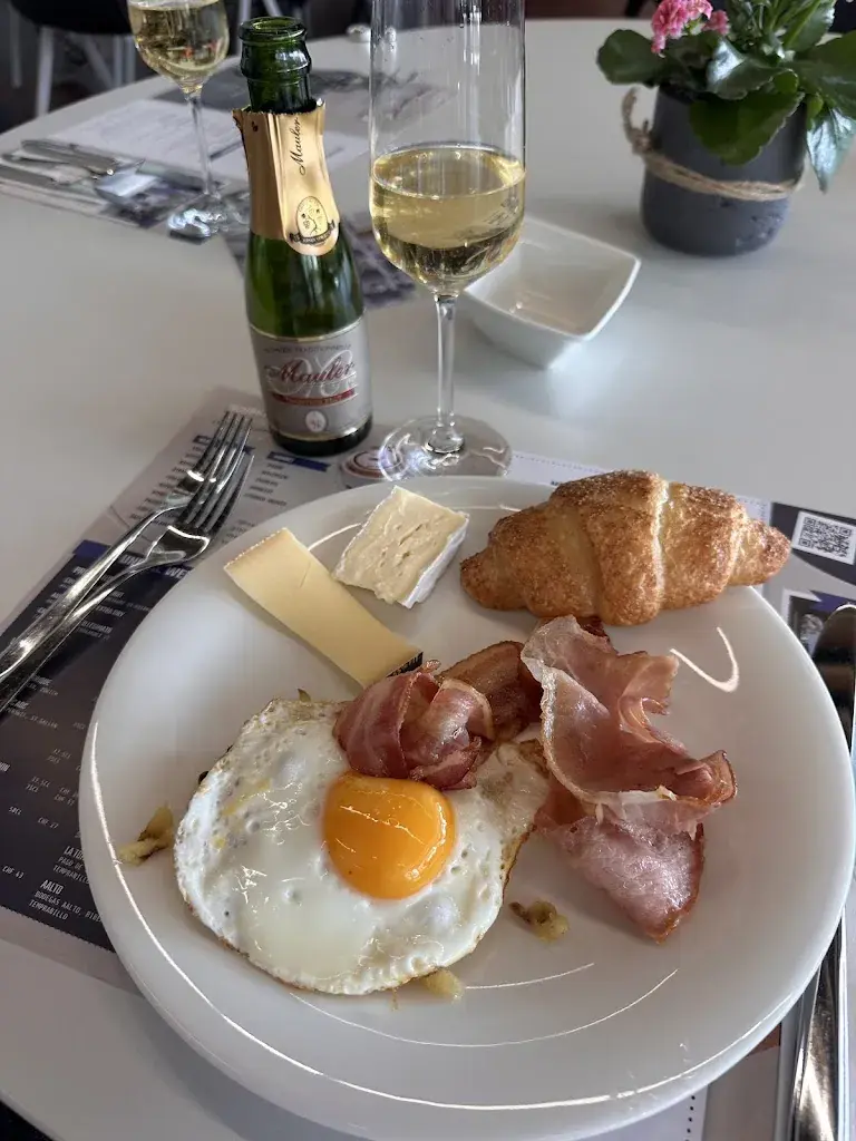 markus obersee_Restaurant HIGH-TECH_Schmerikon_avis