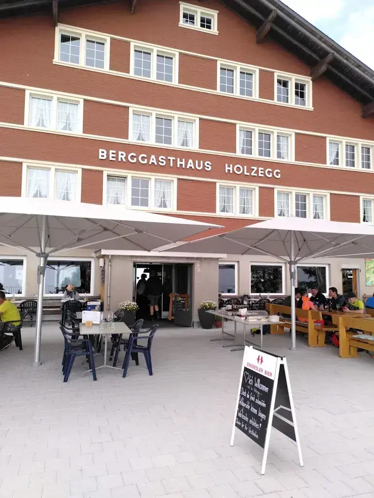 Marcel Suter_Holzegg_Alpthal_review