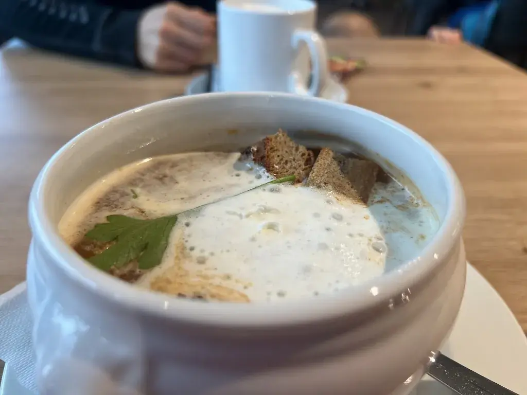 Stephan Pietge_Familienrestaurant Brunni-Lodge_Alpthal_avis