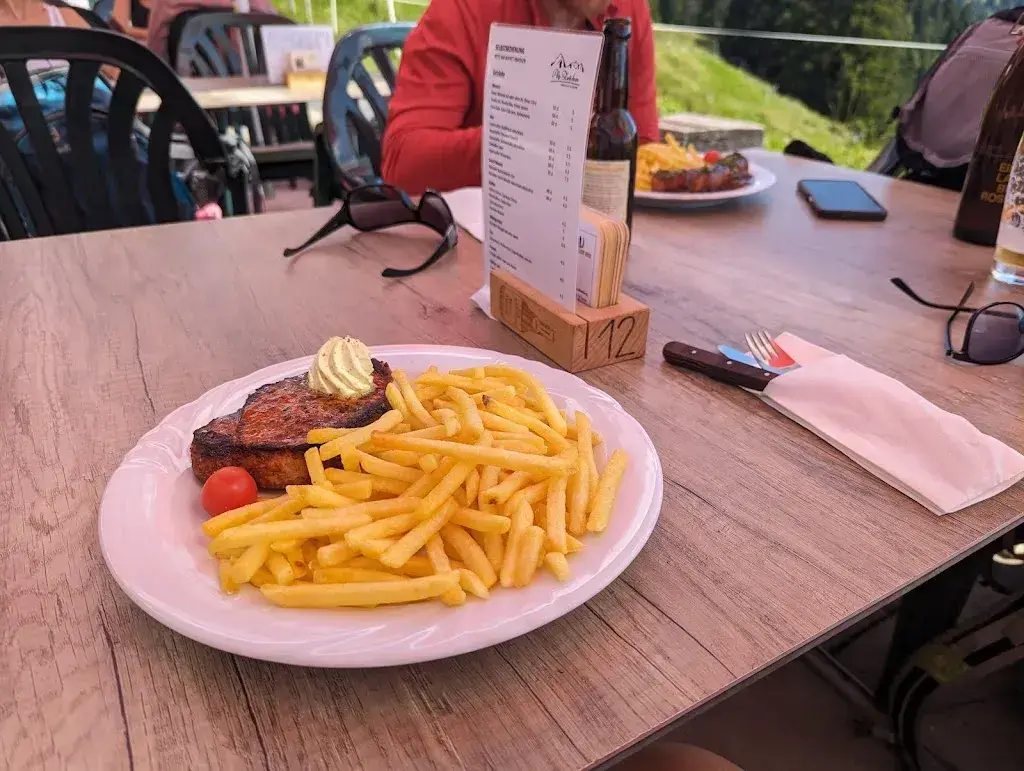 vick yao_Alp Zwäcken_Oberiberg_review