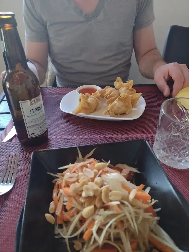 Vera Kronenberg_RUEN RATTAYA_Goldau_avis