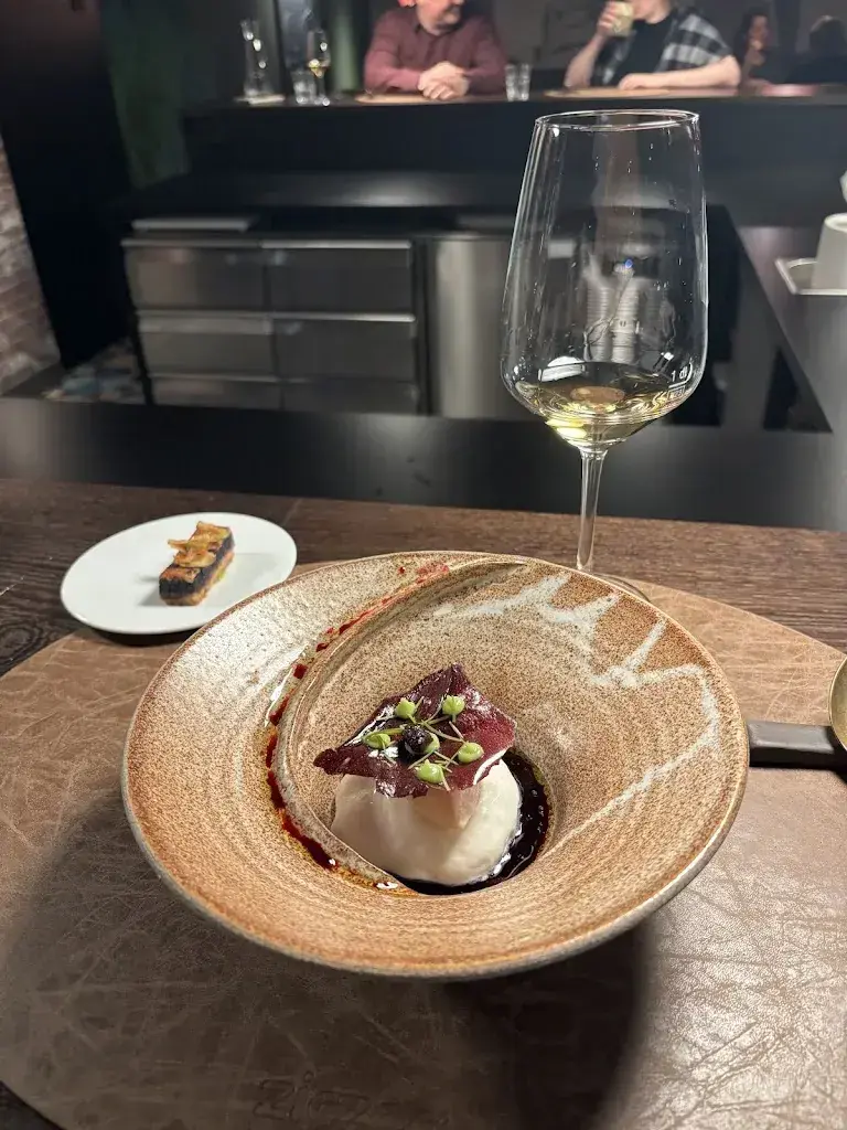 Robert Fleurbaey_Birdy's by Achtien_Brunnen SZ_review