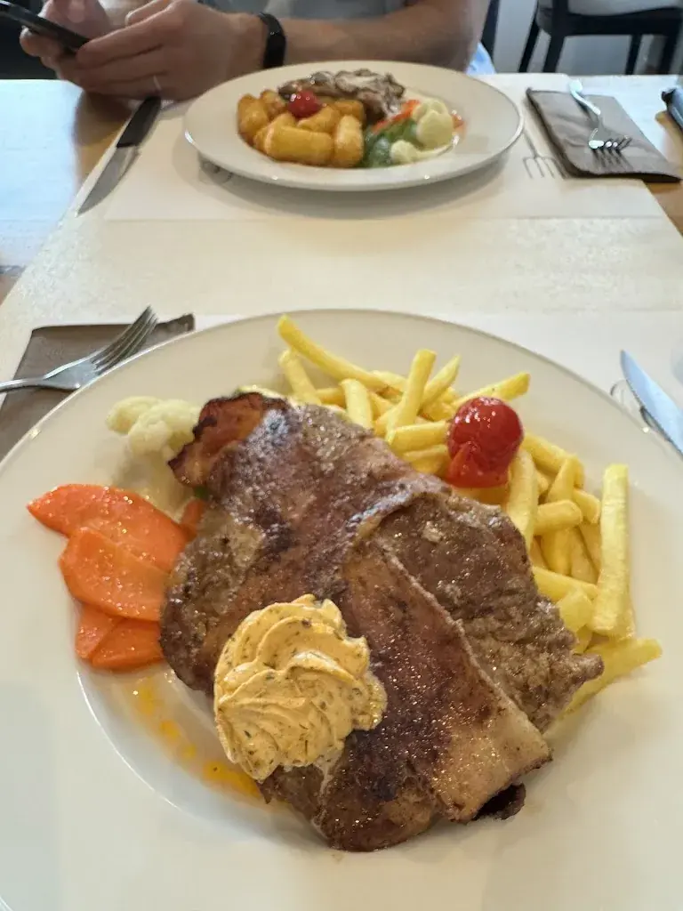 Anna Komarova_Landgasthaus Bauernhof_Lauerz_avis