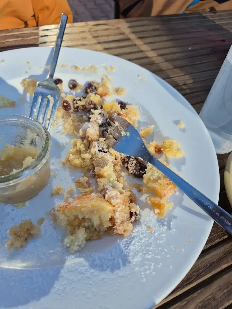 Vivian Wong_Bergrestaurant Laucheren_Oberiberg_avis