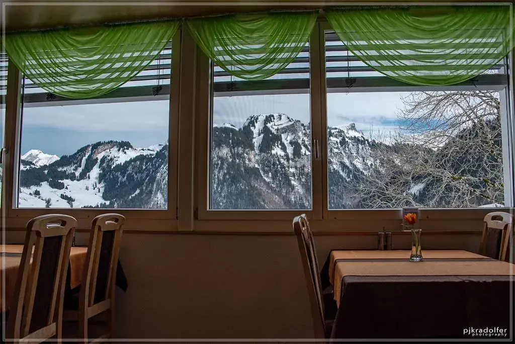 Philippe Jacques Kradolfer_Gasthaus Hirschen_Oberiberg_review