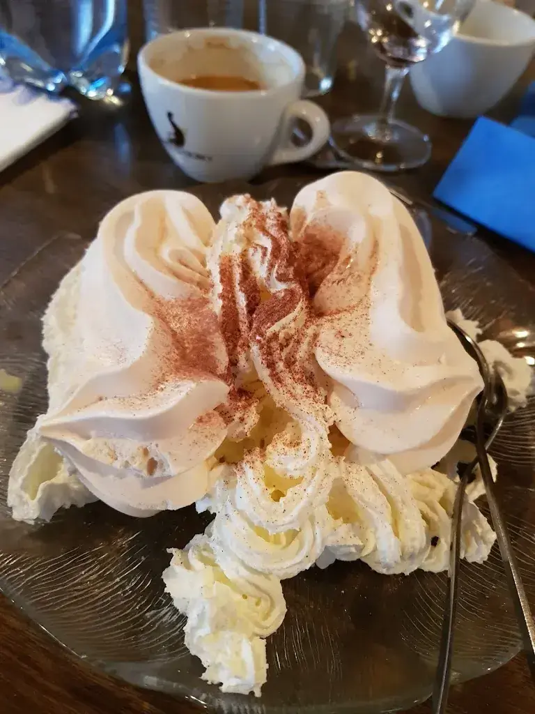 Hans-Peter Schmid_Neusell_Rothenthurm_review