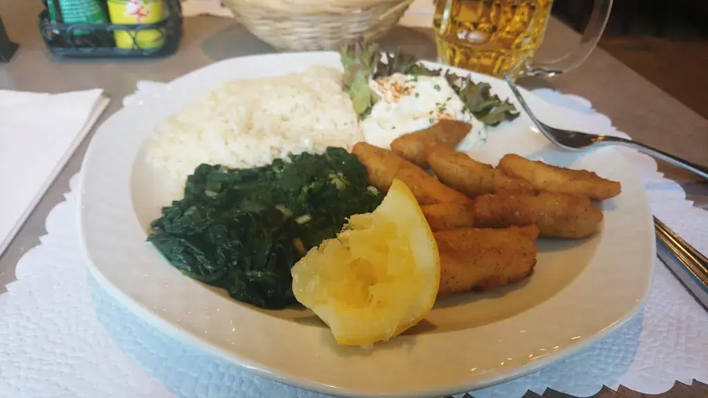 Lorenzo Pedretti_Restaurant Distel_Rothenthurm_avis