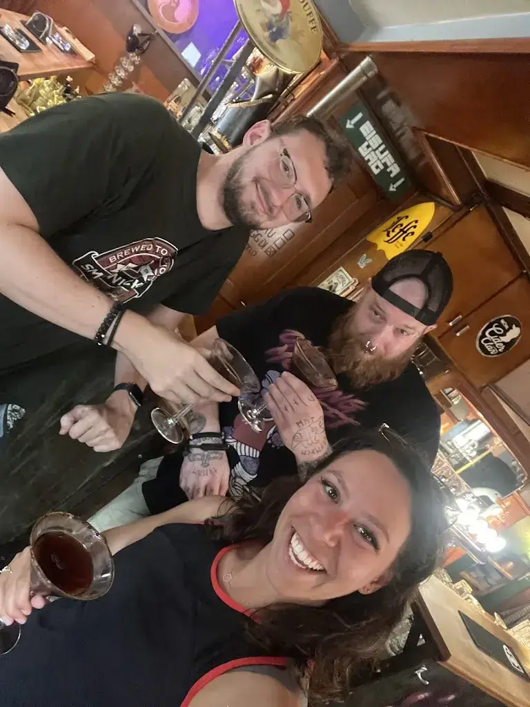 Julianne Bertini_Kultbar Tübli_Schwyz_avis