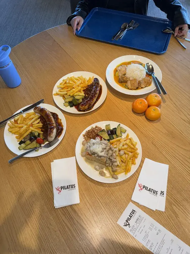 Janelle Jade Realina_Restaurant Bellevue_Kriens_avis