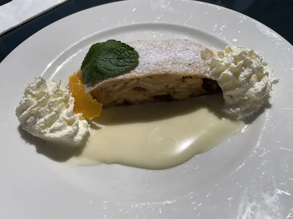 Toni McMorris_Gipfelstubli_Rickenbach b_review