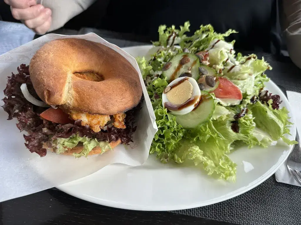 Dominic Handke_Pompello_Schwyz_avis