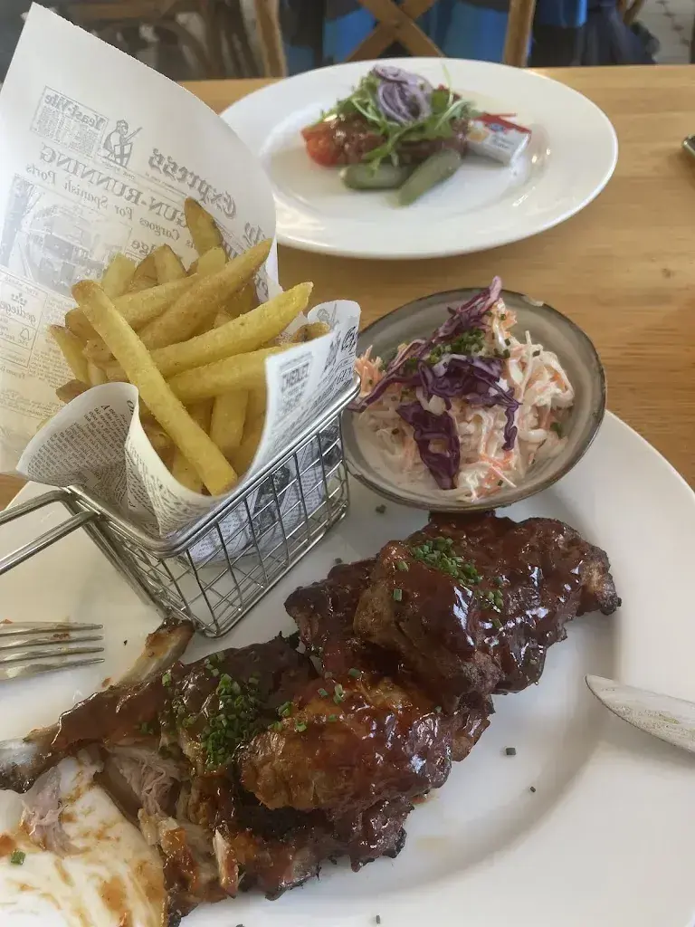 Karol Dobosz_Gleis Drei Bistro[nomie]_Alpnachstad_recensione