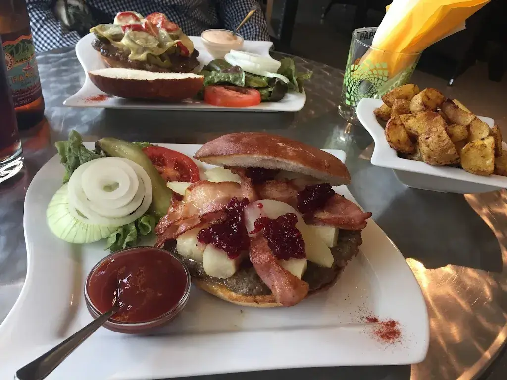 Delanie Heim_Aloha Burger_Bern_review
