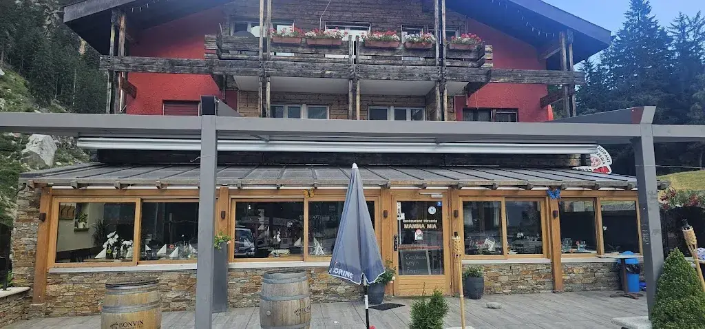 Ben Jeffs_Restaurant Pizzeria Mamma Mia_Herbriggen_avis