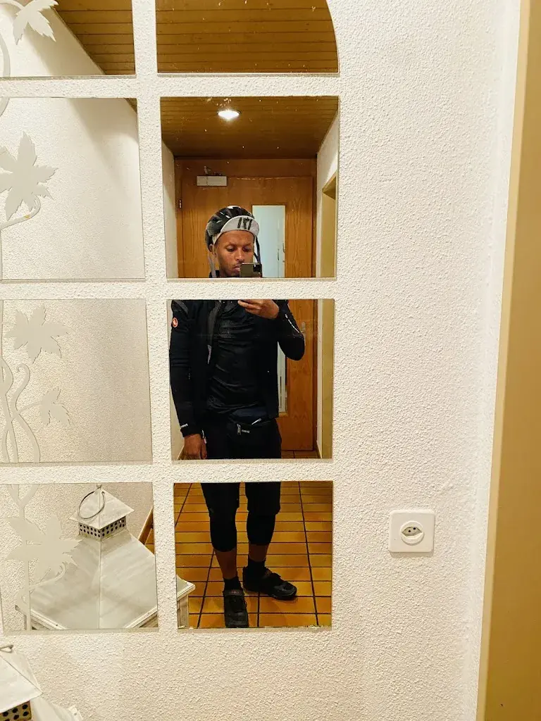 Hashim Hassan_Siesta_Giswil_review