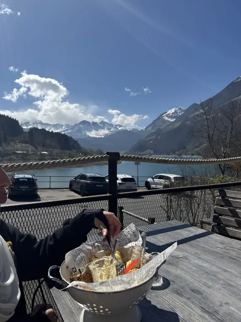 ali alqallaf_Hotel Kaiserstuhl am Lungernsee_Bürglen_avis