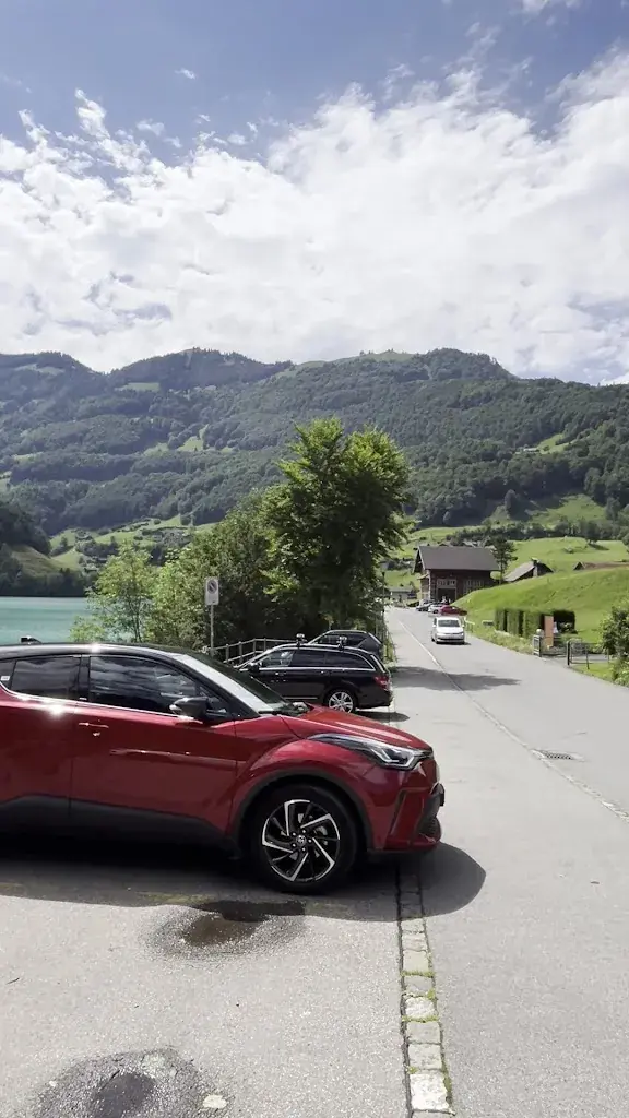 Amir Kazemi_Hotel Kaiserstuhl am Lungernsee_Bürglen_avis