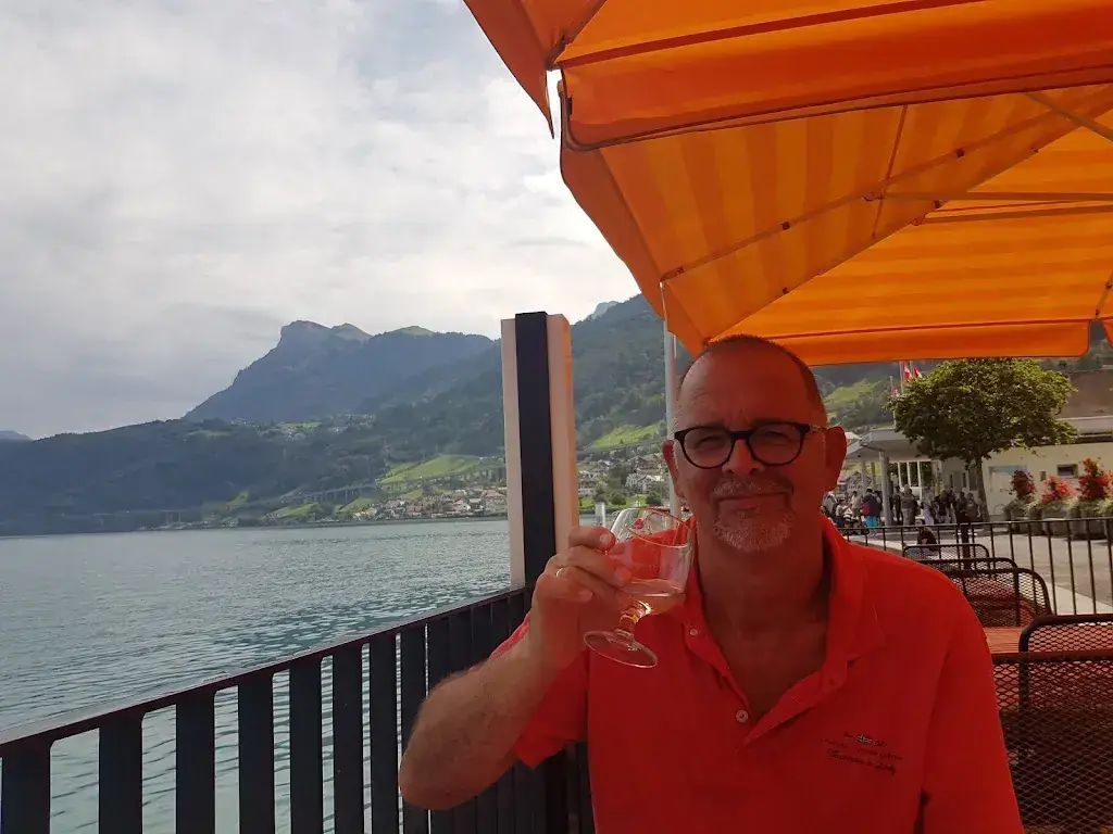 Tatiana Sk._Biergarten am See, Lussi Tavola AG_Schweiz_recensione