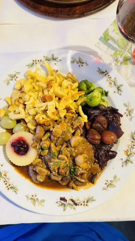 Anita Bossert_Gasthaus Schlüssel_Dallenwil_avis