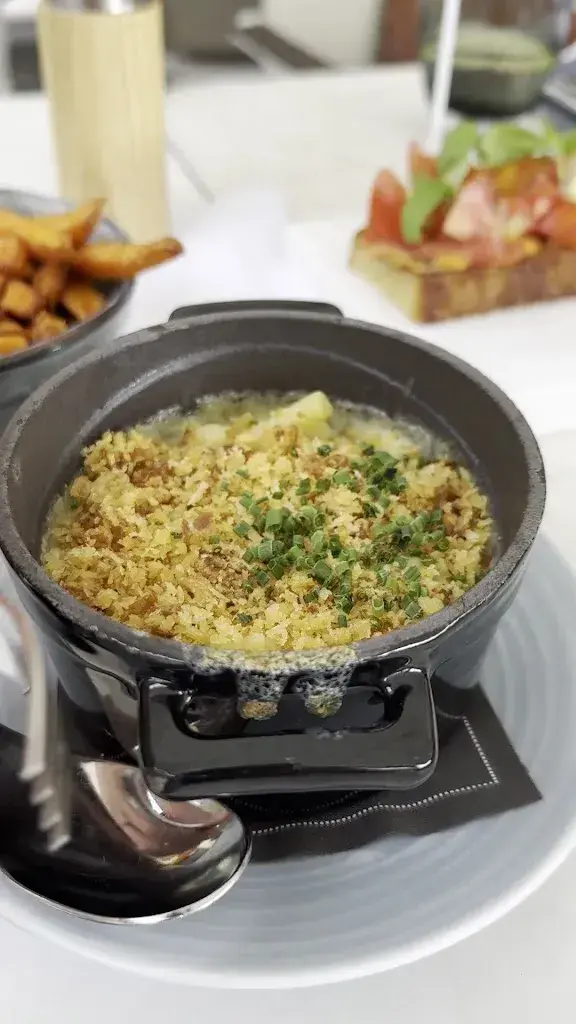 Ahmed M_Oak Grill & Pool Patio_Obbürgen_review