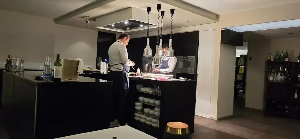 Sylvie Sikand_UniQuisine_Stansstad_review