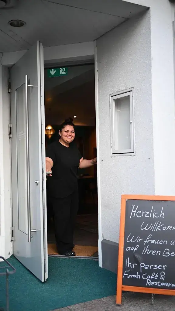 Afra Alblooshi_Farah Café & Restaurant_Stans_avis