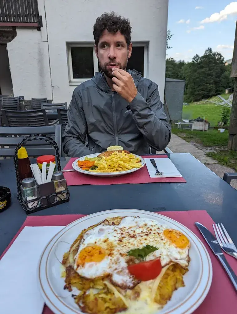 Pablo Alonso_Mountain Restaurant Aeschen_Näfels_avis