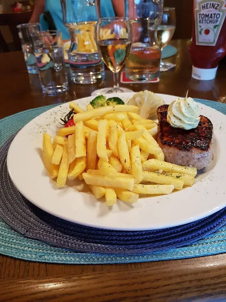 Lucia Rusch_Rest.Drei Eidgenossen 8752 Näfels_Näfels_review