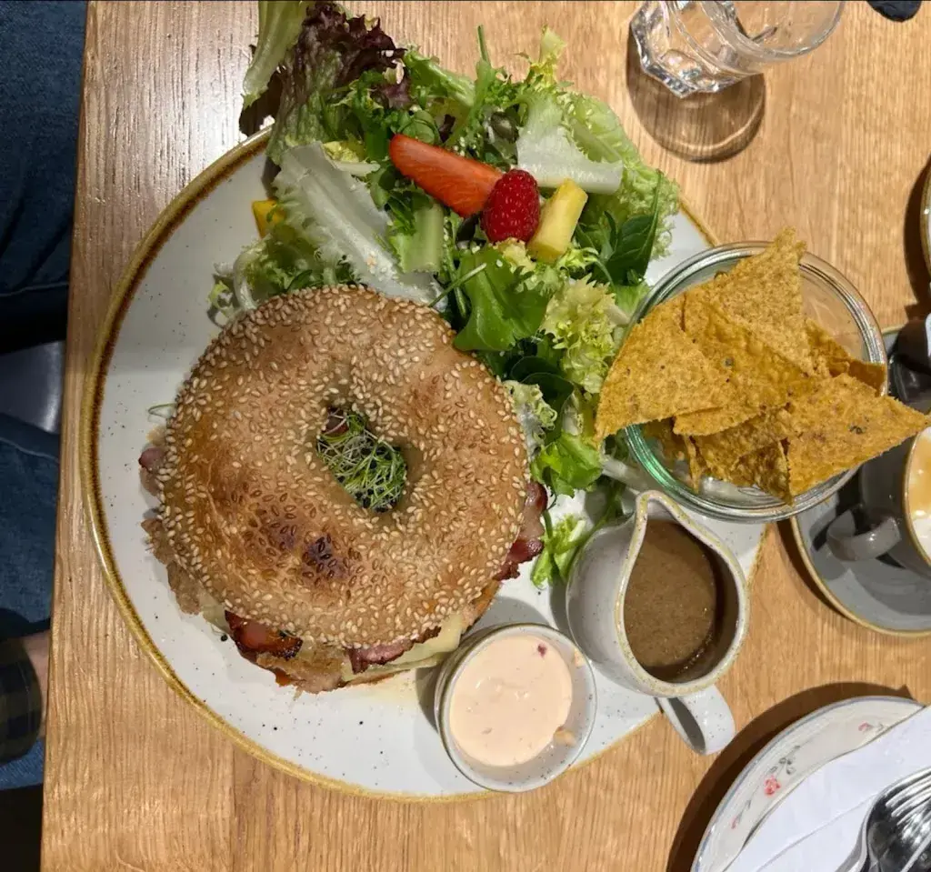 Lukasz Slonina_Kafi Beuge_Näfels_review