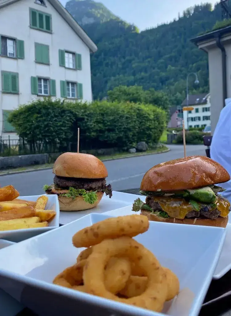 Heike Schminke_Die Burgerei_Näfels_avis