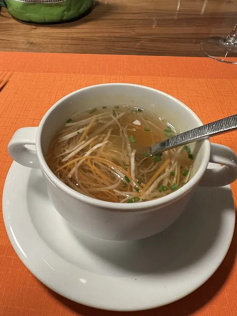 Patrick Scherer_Restaurant | Bistro | BnB | Atelier |﻿ GartenBISTRO GmbH (ehemals Hotel Bahnhof)_Näfels_avis