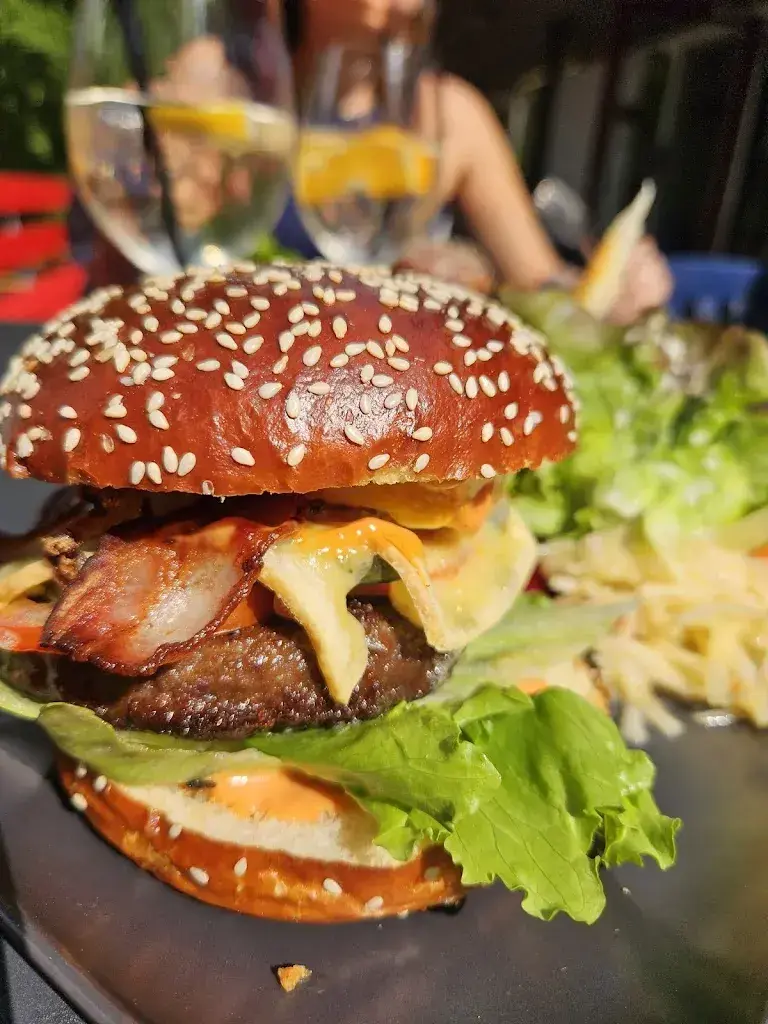 Melanie Brönnimann_Gäsi Beizli_Filzbach_avis