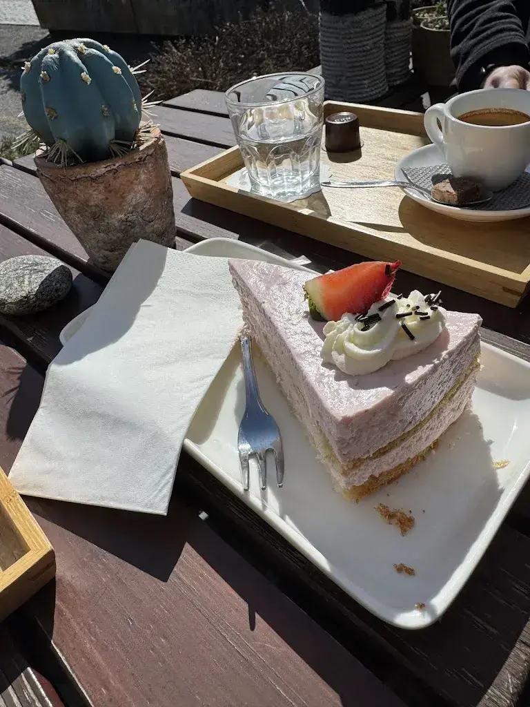 Anouk Janine Braune_Seekafi Weesen_Weesen_review