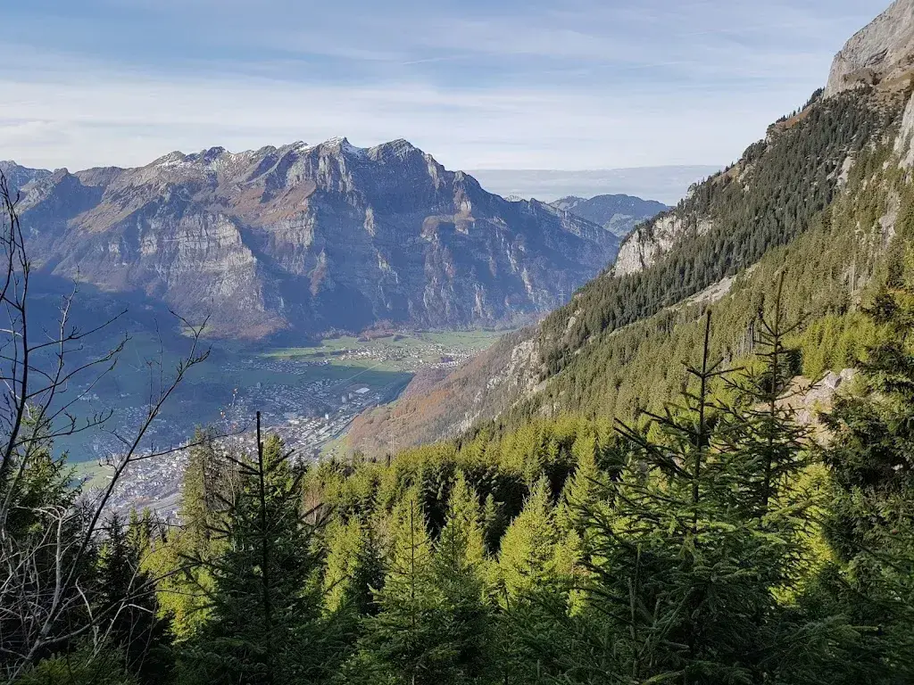 Baxter Yazbek_Äugstenhütte_Ennenda_avis