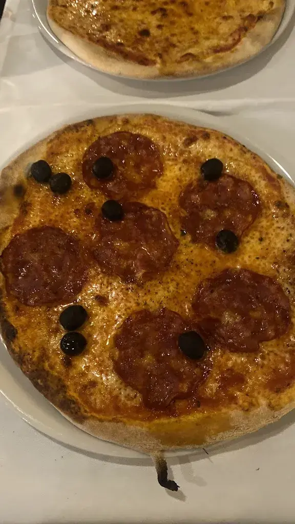 Erwin Bolli_Pizzeria Luna_Schwanden_avis